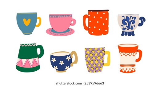 Conjunto de Vector dibujado a mano de varias tazas con té o café. Vista lateral. Diferentes adornos. Flores, bayas, Elementos acogedores Dibujado a mano Ilustración vectorial de moda de colores. Estilo de dibujos animados. Diseño plano. 