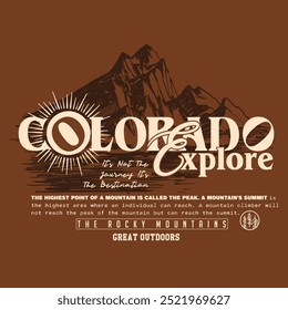 Mão desenhado vintage arte de impressão de montanha. Colorado Explore Slogan aventura impressões. Excelente ao ar livre. design de impressão. Vetor ao ar livre t-shirt Design. tipografia e fonte texto arte