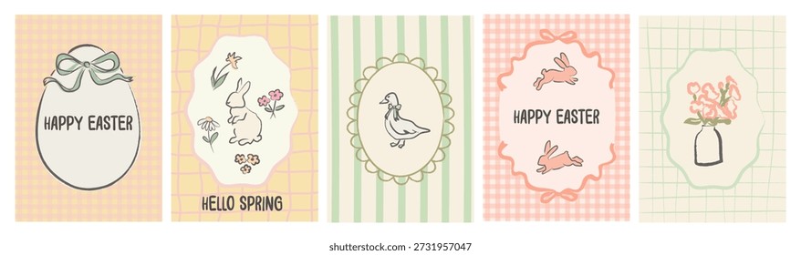 Dibujado a mano tarjeta de felicitación de Pascua caprichosa con conejito, ganso, flores, arcos. Ilustraciones de primavera de estilo de boceto ingenuo sobre fondos a cuadros y rayas pastel para saludos de Pascua, decoración de vivero.