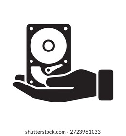 Uma mão segurando gentilmente uma unidade de disco rígido representando a segurança dos dados
