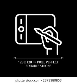 Hand with graphic tablet pixel perfect white linear icon for dark theme. Designer instrument. Digital device for artworks. Thin line illustration. Isolated symbol for night mode. Editable stroke