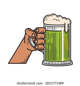 mano con cerveza verde aislada