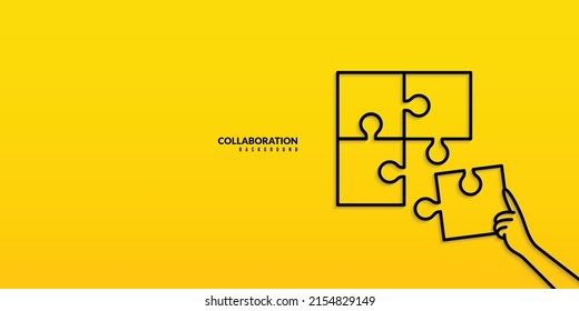 Hand, die ein Puzzleteil hält, um das letzte Puzzle auf gelbem Hintergrund, Business-Lösungen, Zusammenarbeit und Teamwork-Konzept zu vervollständigen. Erfolg, Planung und Strategie