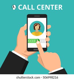 Mano que sostiene el teléfono inteligente para llamar a la Asistencia al cliente. Avatar femenino en la pantalla. Concepto de centro de llamadas. Ilustración plana de Vector.