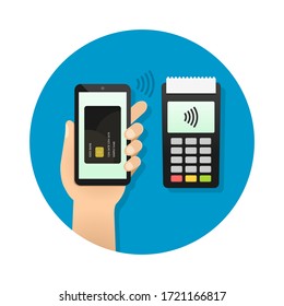 Mano sosteniendo un smartphone con tarjeta dentro de la terminal POS como concepto de pago móvil en diseño plano