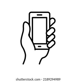 Mano sosteniendo un icono del smartphone. Estilo de contorno simple. Mantenga el teléfono móvil con pantalla blanca. Ilustración vectorial de línea delgada aislada en fondo blanco. EPS 10.