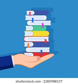 Hand, die einen Stapel Bücher hält. Bildung und persönliches Lernen. Buchbörse