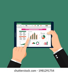 Mano con el comprimido con hoja de cálculo. Aspectos de oficina para planificación y contabilidad, análisis, auditoría, ilustración de concepto de gestión de proyectos