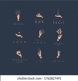Etiquetas de mano con brazaletes, anillos con elementos decorativos con letras de estilo minimalista dibujando sobre fondo azul.