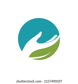Diseño plano vectorial del logotipo de cuidado de la naturaleza manual y hoja