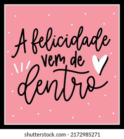 Cartel a mano con letra portuguesa de un felicitado vem de dentro felicidad