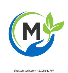 Hand auf Letter M Logo Design. M Healthcare Care, Foundation with Hand Symbol