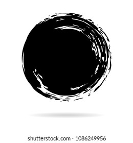Círculo grunge pintado a mano. Mancha redonda negra dibujada a mano con pincel de tinta. Ilustración vectorial