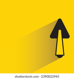 pala de mano con sombra sobre fondo amarillo
