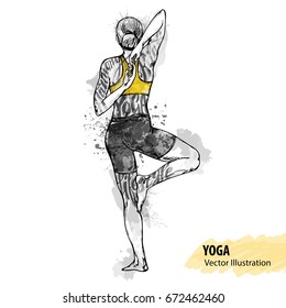 Handskizze eines Mädchens, das Yoga macht. Vektorsportgrafik. Wasserfarbige Silhouette des Athleten mit thematischen Worten. Textgrafiken, Schriften.