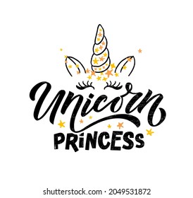 Dibujo manual de la imagen vectorial de la princesa unicornio con citas de tipografía con letras. Concepto de citas motivacionales para la impresión de camisetas para niños. Logotipo de unicornio, insignia, icono. Logo de Unicornio, pancarta, volante