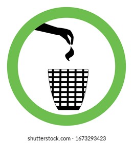 La mano arroja basura a la canasta. Concepto de reciclaje de vectores.