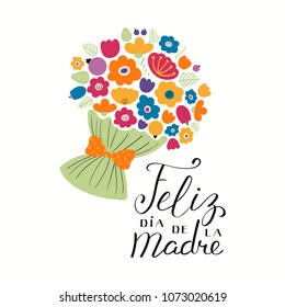 Hand written lettering quote Happy Mothers Day in Spanish, Feliz dia de la madre, with a bouquet flowers. Isolated on white background. Vector illustration. Design concept for banner, greeting card.