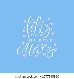 Hand written lettering quote Happy Mothers Day Happy Mothers Day in Portuguese, Feliz dia das maes, with hearts. Isolated objects on blue. Vector illustration. Design concept for Mothers Day card.