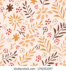 Patrón suave de vector delicado floral de mano para el diseño otoñal. Ramas naranjas, amarillas, marrones, flores rojas, bayas sobre un fondo rosa claro. Para imprimir en tejidos, embalajes, textiles.
