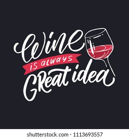 Las letras hechas a mano de una frase Wine siempre es una gran idea. Diseño único en tipografía o ropa. Arte vectorial aislado en el fondo. Una cita inspiradora.