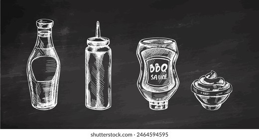 Dibujado a mano boceto de Vector monocromo de botellas con ketchup, mayonesa o mostaza y salsa de barbacoa. Ilustración vintage de Doodle sobre fondo de pizarra. 