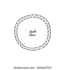 Hand-drawn round zigzag frame isolated. Free hand-drawn doodle circle. Vector illustration of a photo frame with copy space.