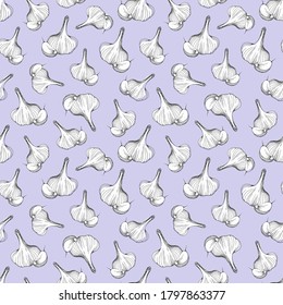  Hand-drawn seamless pattern of garlic on a lilac background.vector illustration