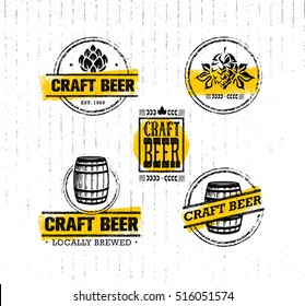 Juego de sellos para la masa de cerveza artesanal. Tomar concepto de vectores creativos locales. Elementos De Diseño De Cervecería En Un Fondo En Peligro.