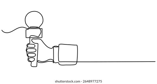  Mãos segurando o microfone de notícias em estilo de desenho contínuo de uma linha. Jornalista, conceito de repórter. Desenho contínuo de uma linha de mão segurando microfone de notícias. Arte de linha editável.