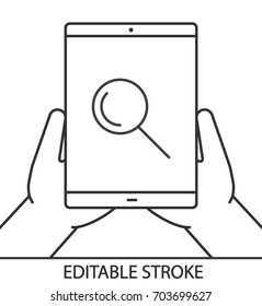 Hands holding tablet computer linear icon. Searching. Thin line illustration. Tablet computer with magnifying glass. Contour symbol. Vector isolated outline drawing. Editable stroke