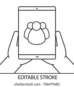 Hands holding tablet computer linear icon. Social networks. Thin line illustration. Tablet computer with group of people. Contour symbol. Vector isolated outline drawing. Editable stroke