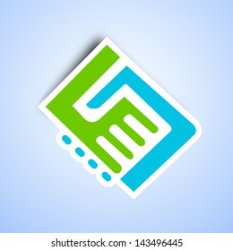 Un apretón de manos sobre el concepto de fondo azul para el día de la amistad.