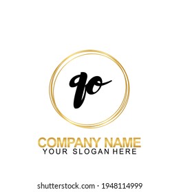 Escritura a mano Letra de diseño de logotipo inicial QO