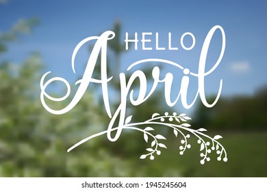 Handgeschriebene, hallo-april-Nachricht, Schriftsatz. April Willkommensangebot mit Blättern. Modernes Schriftstück. Hallo April Design für Karten, Banner, Poster. unscharfer Hintergrund.