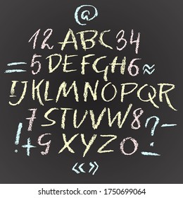 Image vectorielle dessinée à la main alphabet à la craie. Texture imitation de craie. Alphabet moderne dessiné à la main. Lettres isolées.