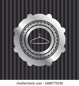 icono del colgador dentro de una insignia silenciosamente brillante