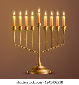 Hanukkah menorah jüdischen Feiertagssymbol. Realistischer goldener Kronleuchter mit Kerzen auf braunem Hintergrund. Traditionelles religiöses Symbol Israels. Hebräische Feier Einladung Design. Vektorgrafik