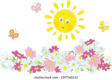 Fröhlich lächelnde gelbe Sonne und fröhliche Schmetterlinge, die über bunte Sommerblumen flitzen, Vektorgrafik-Illustration einzeln auf weißem Hintergrund