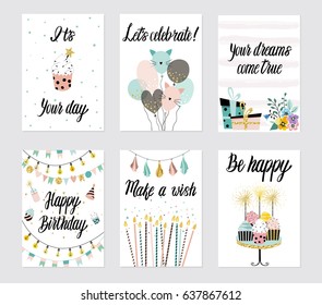 Alegres cartas de cumpleaños con pastelitos, pastelitos, cubiertos, velas y texto con letras. Ilustración dibujada a mano por vectores.