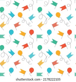Herzlichen Glückwunsch zum Geburtstag, nahtloses Muster.  Handgezeichnete bunter Doodle-Ballons und Flaggen auf weißem Hintergrund. Urlaubsdesign für Partyhintergründe.
