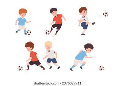 Niños felices jugando fútbol, niños pequeños jugando fútbol. Juego de equipo deportivo saludable, diviértete juntos. Niños caricaturistas con ropa deportiva patean el vector de fútbol ilustraciones aisladas sobre blanco.