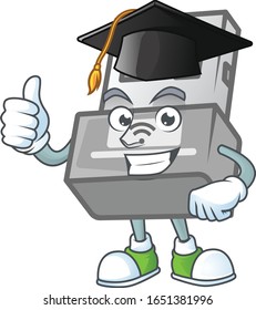 Un carácter feliz del adaptador inalámbrico USB en un sombrero negro de graduación