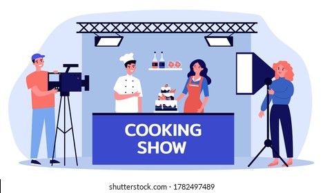 Chefs felices cocinando pastel para el programa de televisión. Apron, comida, postre ilustración vectorial plana. Preparación de comidas y concepto de televisión para banner, diseño de sitios web o página web de aterrizaje