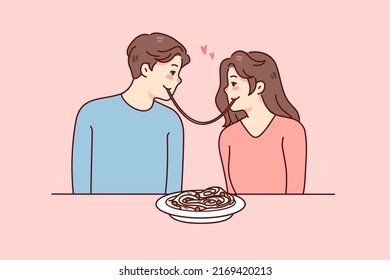 Una pareja feliz que tiene una cita romántica en un restaurante comiendo pasta juntos. Hombre y mujer disfrutando del romance en la cafetería. Ilustración vectorial plana. 