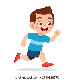 niño lindo y feliz corriendo tan rápido