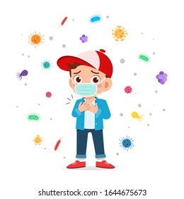 feliz niño pequeño que usa máscara evita el virus