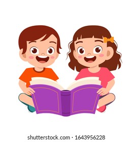 niño y niña alegre y lindo leen el libro