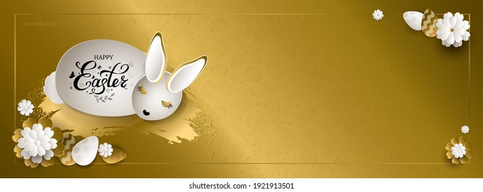 Banner feliz de Pascua con conejo blanco, huevos y flores en estilo de arte de papel, letras dibujadas a mano en oro brillante, patrón. Para portada de red social, invitación, afiche. Ilustración vectorial.