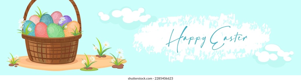 Frohe Ostern! Korb mit bunten Ostereiern und Blumen. Glückwunschbanner für den Osterurlaub